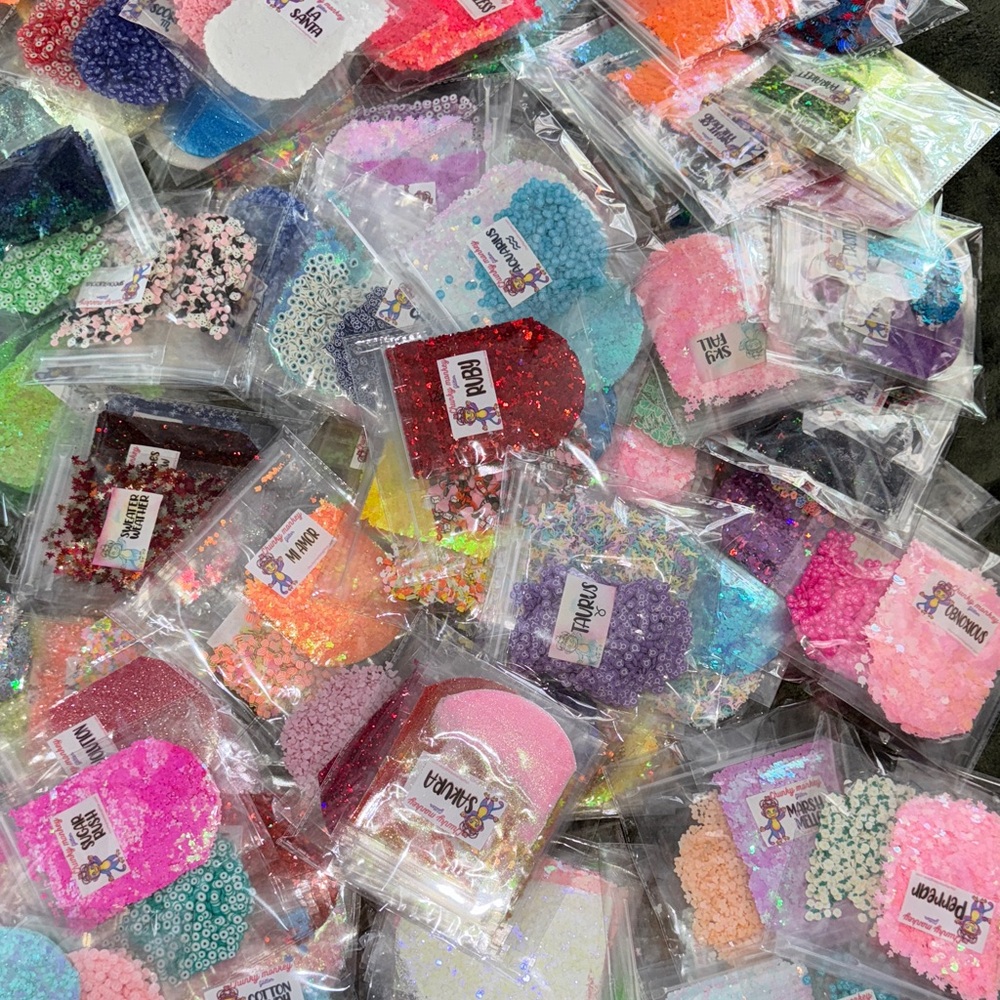 Glitter and polymer clay slices for arts and crafts! 😁